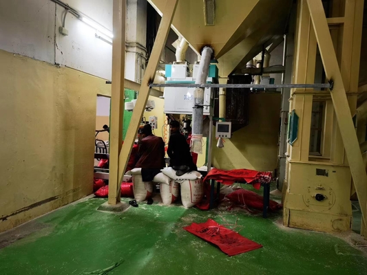 Ηλεκτρονική ποσοτική ρυζιού συσκευασίας οθόνη αφής χρώματος μηχανών DCS-50fb-γ αληθινή